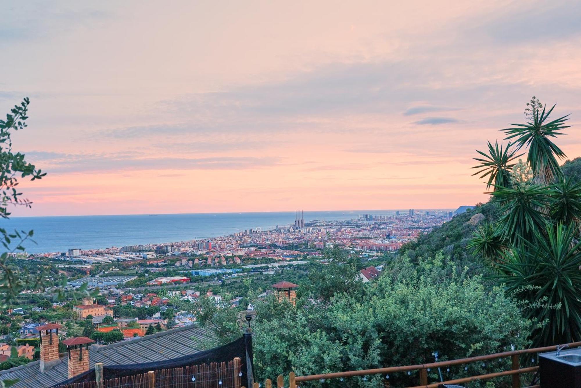 Aaa View Private Terrace Outdoor Heated Hot Tub Family Fun Villa Badalona Eksteriør billede